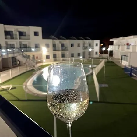 Sun & - Wifi & Pool Lejlighed